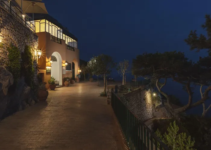 Punta Tragara 5* 카프리